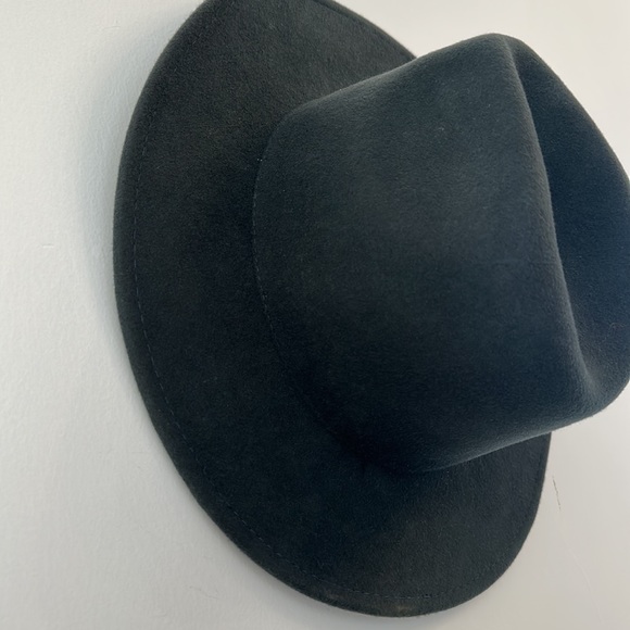 Gigi Pip- Leo wavy brim hat - Picture 3 of 7